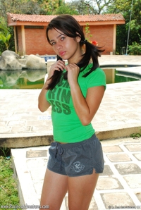 Sexy Suanna washing her pussy