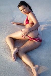 Hot Suzie Carina drops the red bikini
