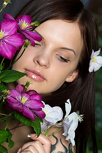 Vikki Mauri Nude In The Garden